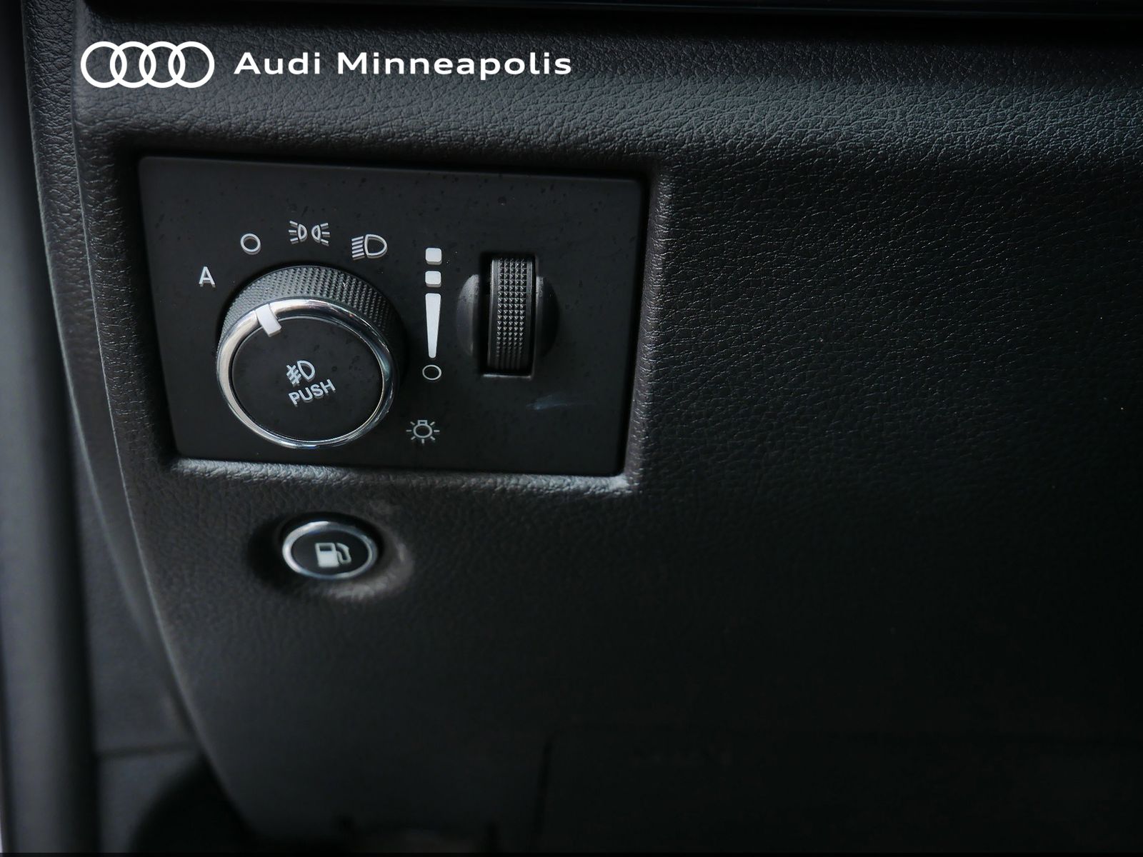 Thumbnail: 2016 Jeep Grand Cherokee - 17