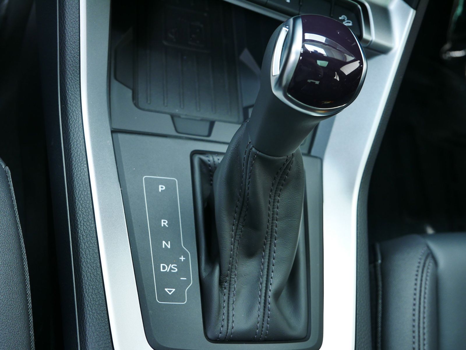 Thumbnail: 2025 Audi Q3 - 13