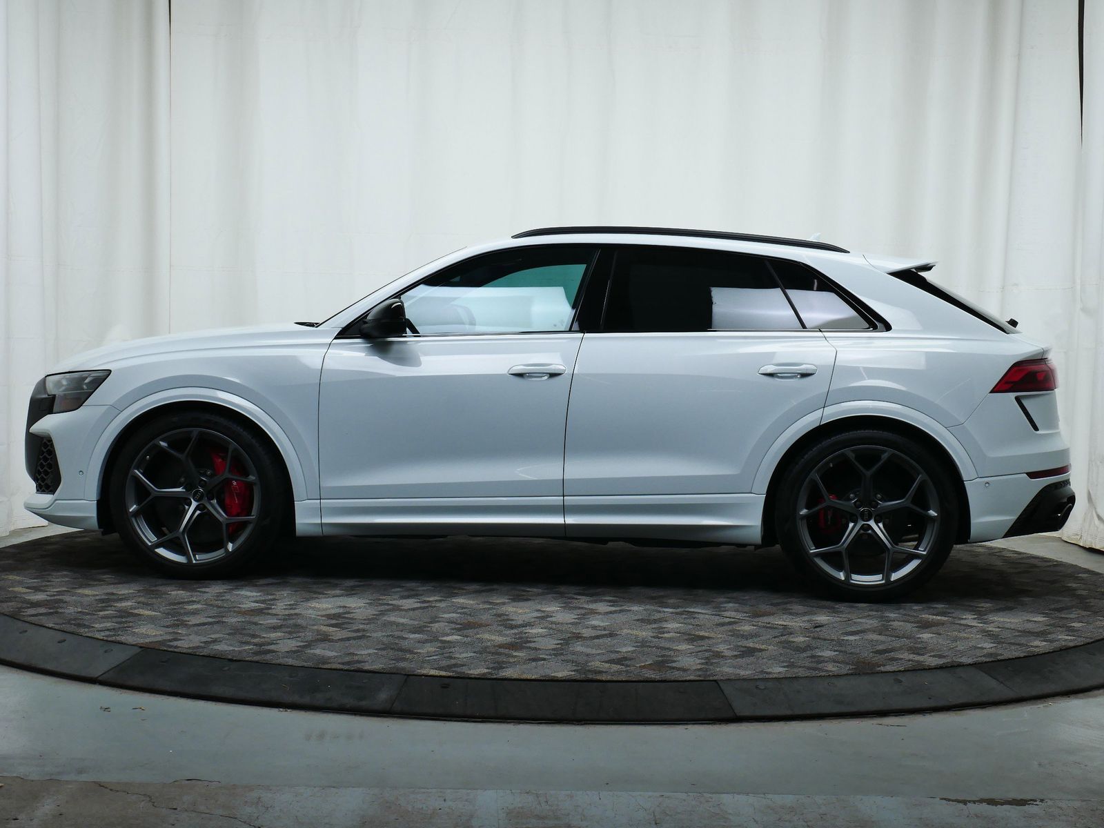 Thumbnail: 2025 Audi RS Q8 - 3