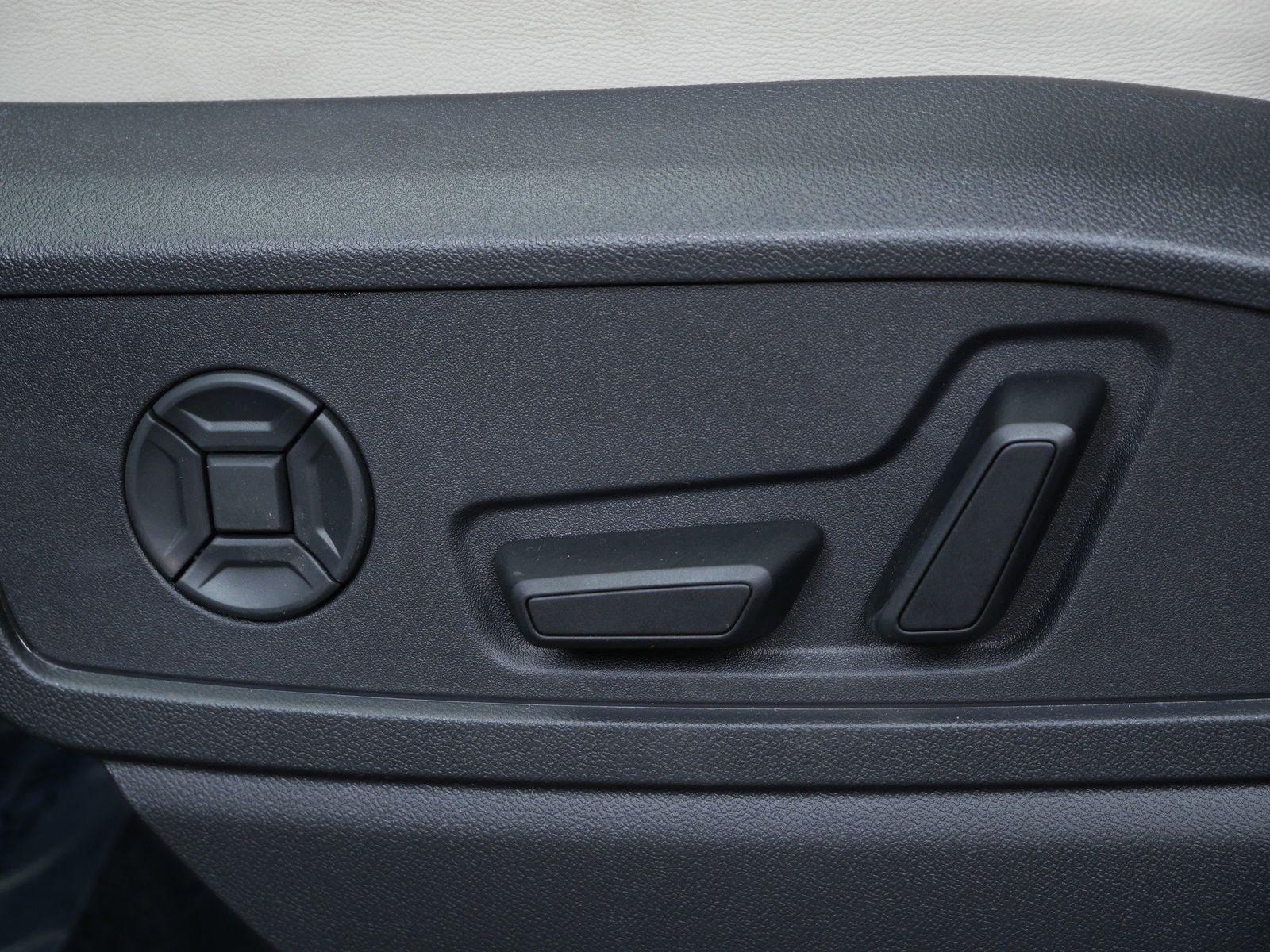 Thumbnail: 2025 Audi Q5 - 11