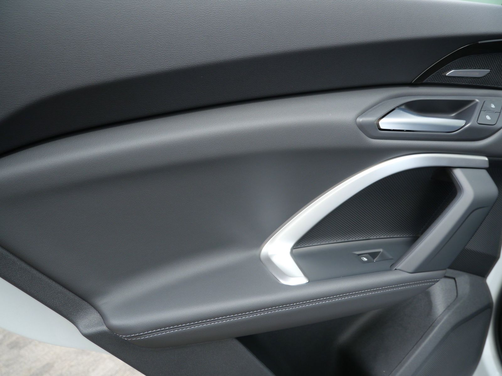 Thumbnail: 2025 Audi Q5 - 13