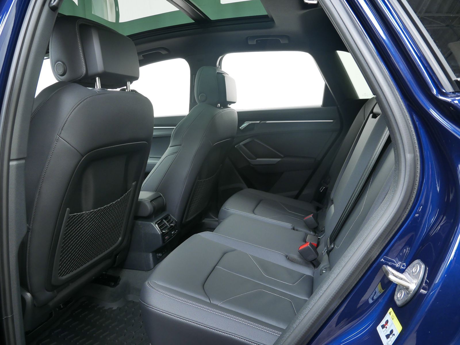 Thumbnail: 2025 Audi Q3 - 11