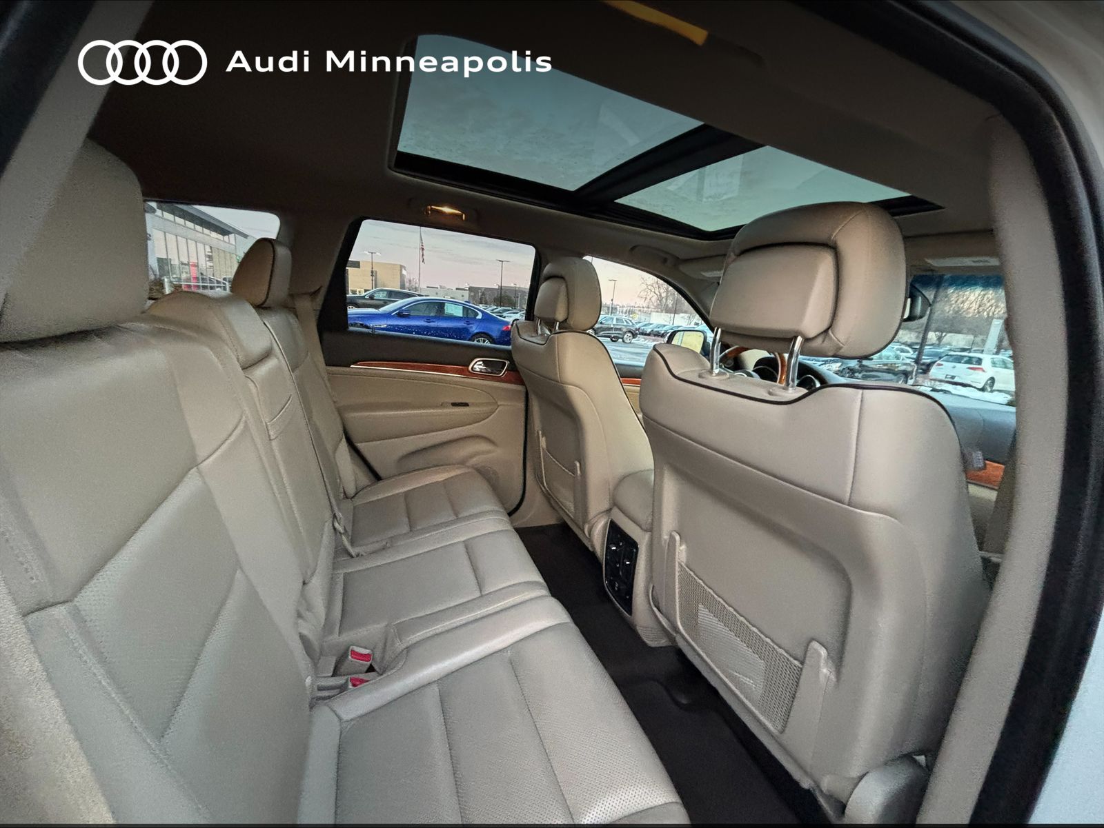 Thumbnail: 2011 Jeep Grand Cherokee - 11