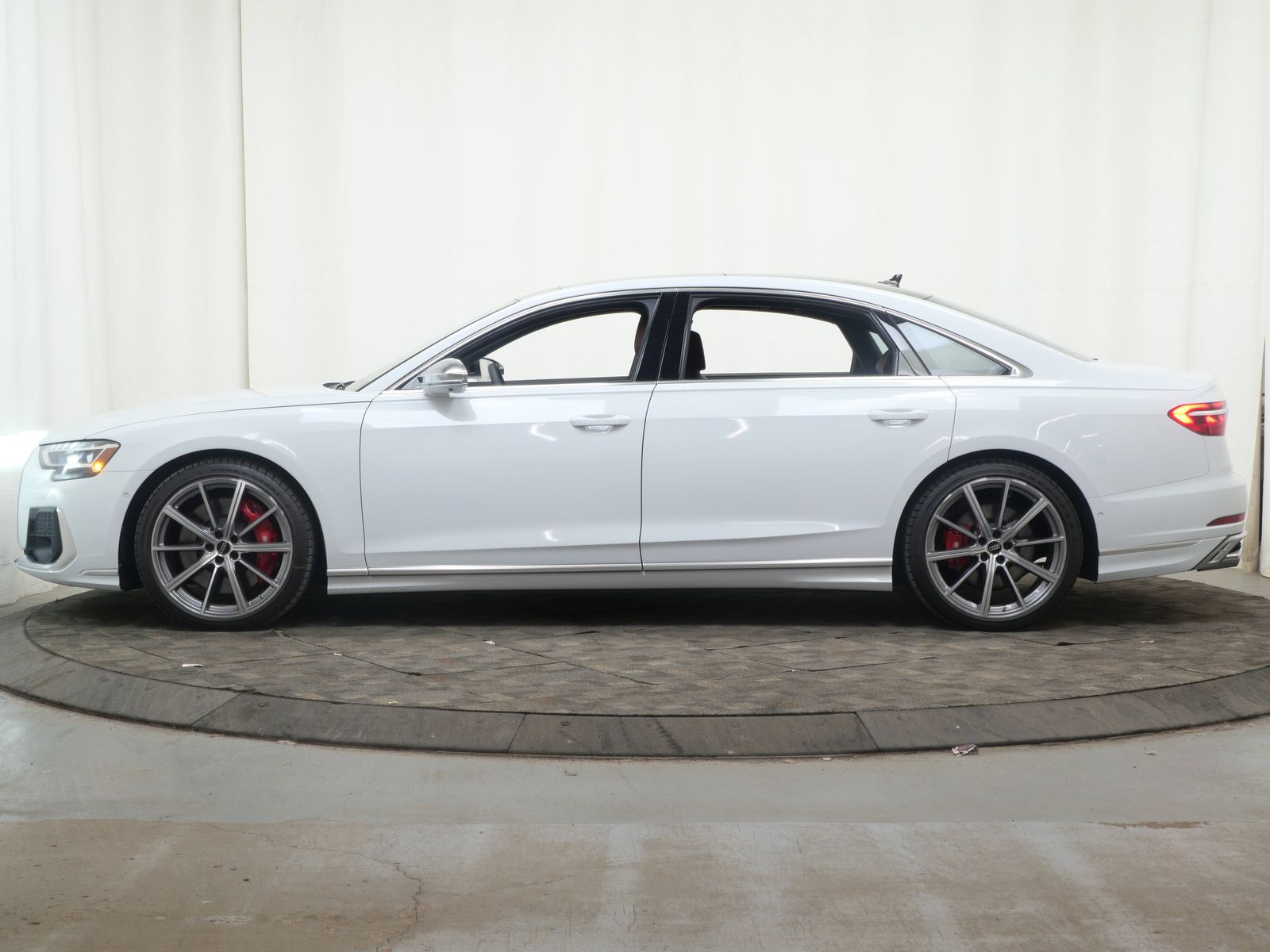 Thumbnail: 2025 Audi S8 - 3