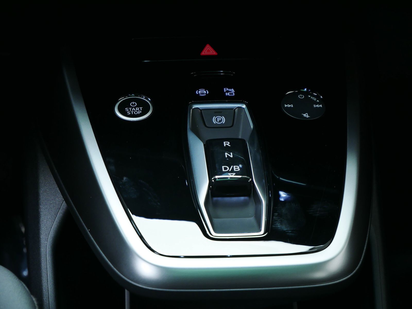 Thumbnail: 2025 Audi Q4 e-tron - 14