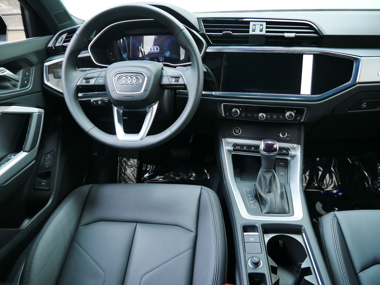 Thumbnail: 2025 Audi Q3 - 13