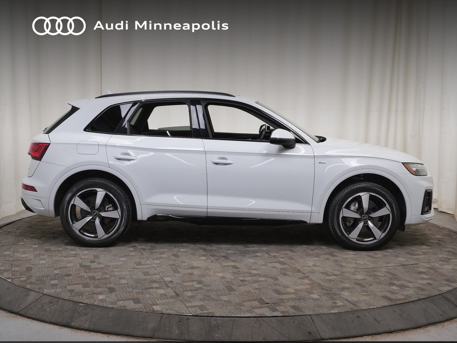 Thumbnail: 2023 Audi Q5 - 9