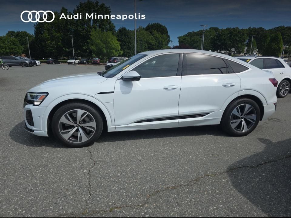 Thumbnail: 2024 Audi Q8 e-tron - 3