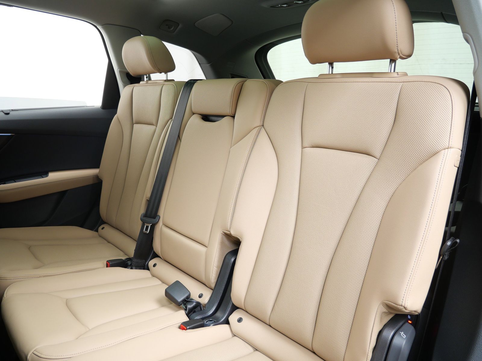 Thumbnail: 2026 Audi Q7 - 12