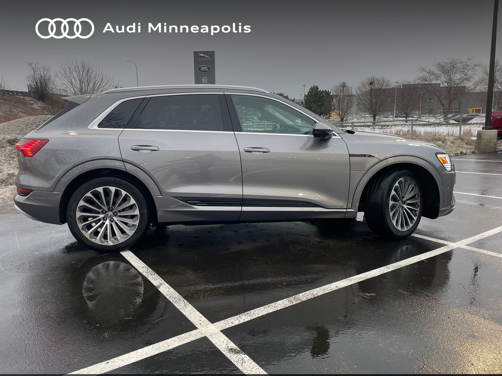 Thumbnail: 2019 Audi e-tron - 12