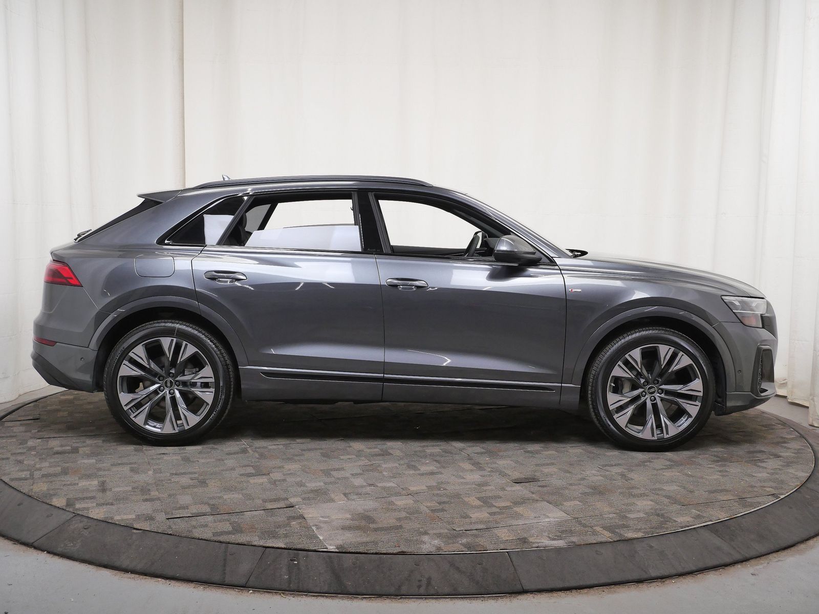 Thumbnail: 2026 Audi Q8 - 7