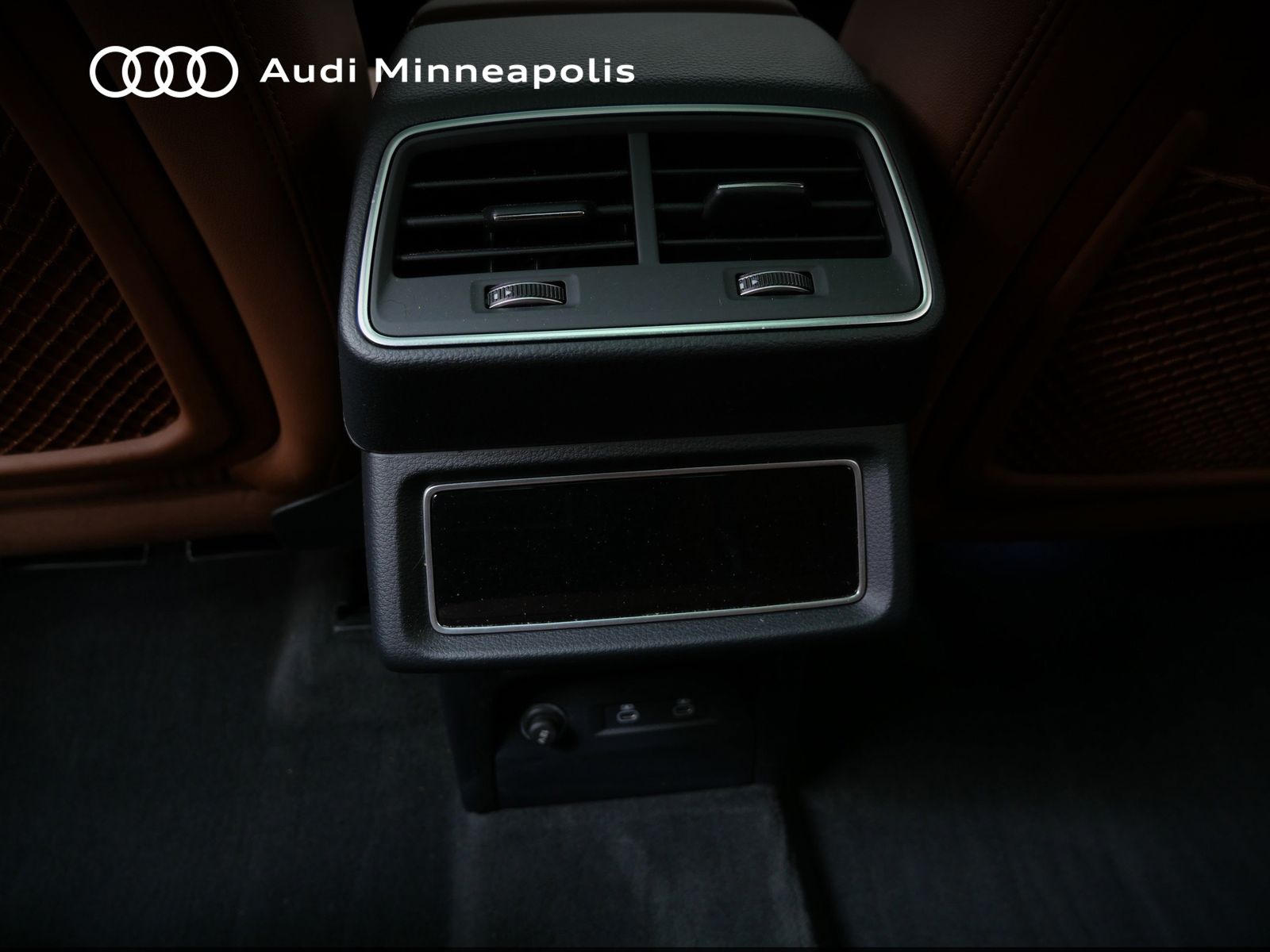 Thumbnail: 2022 Audi e-tron S - 17