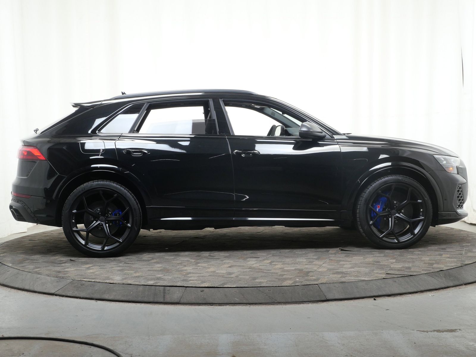 Thumbnail: 2026 Audi RS Q8 - 7