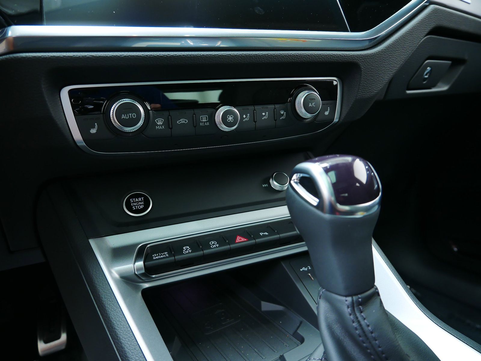 Thumbnail: 2025 Audi Q3 - 14