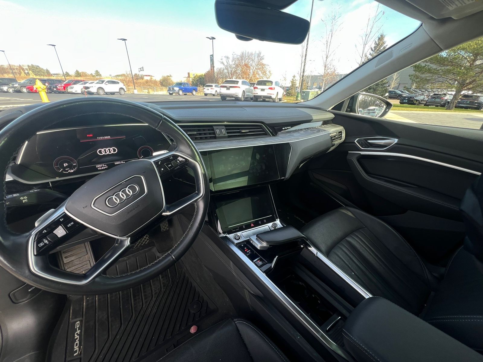 Thumbnail: 2023 Audi e-tron - 2