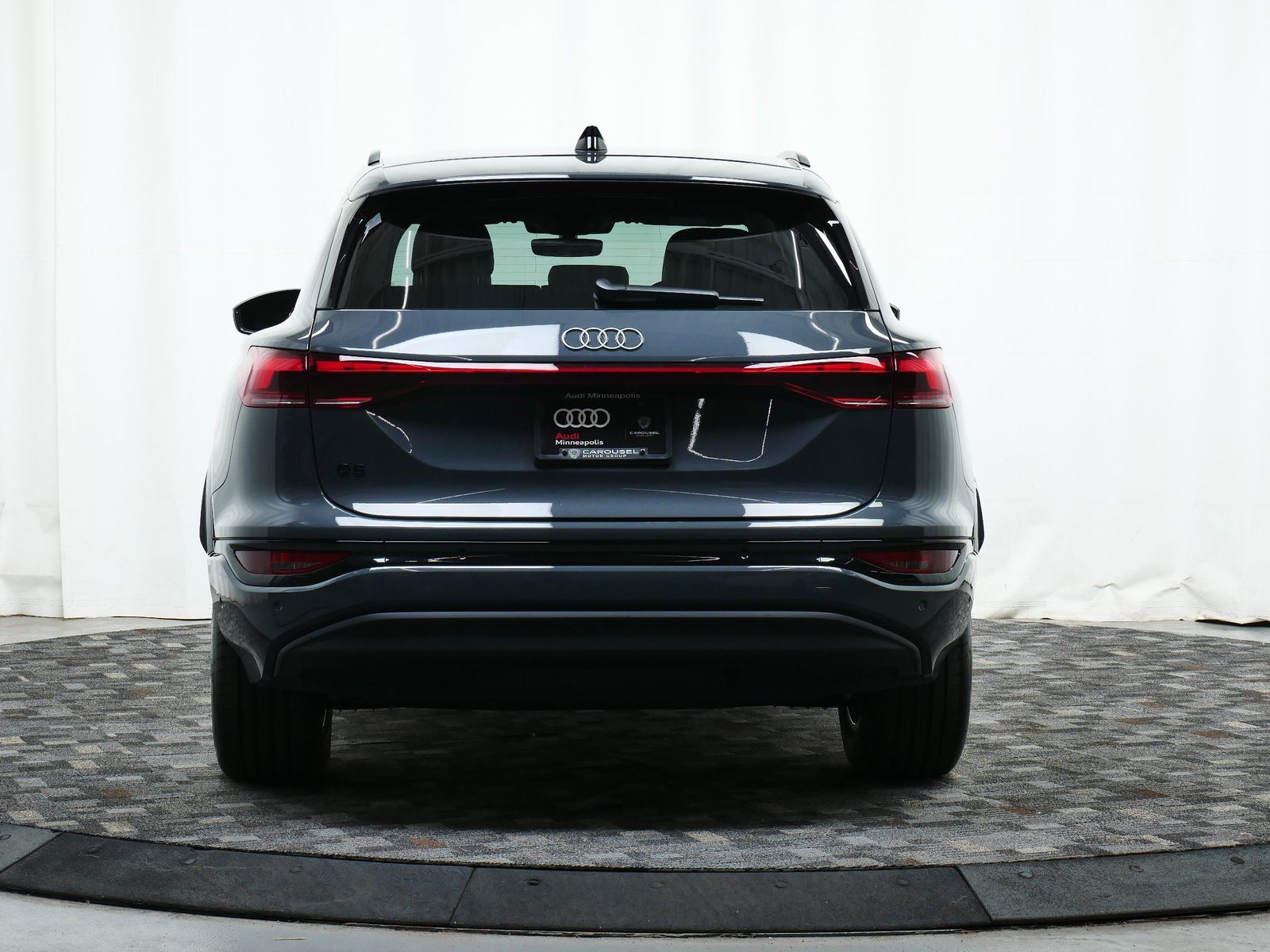 Thumbnail: 2025 Audi Q6 e-tron - 5