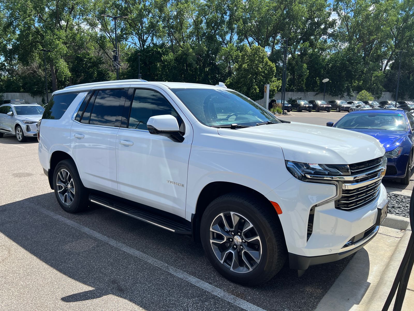 Thumbnail: 2021 Chevrolet Tahoe - 3