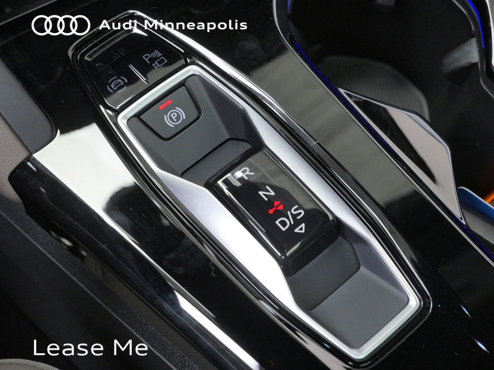 Thumbnail: 2025 Audi Q5 - 25
