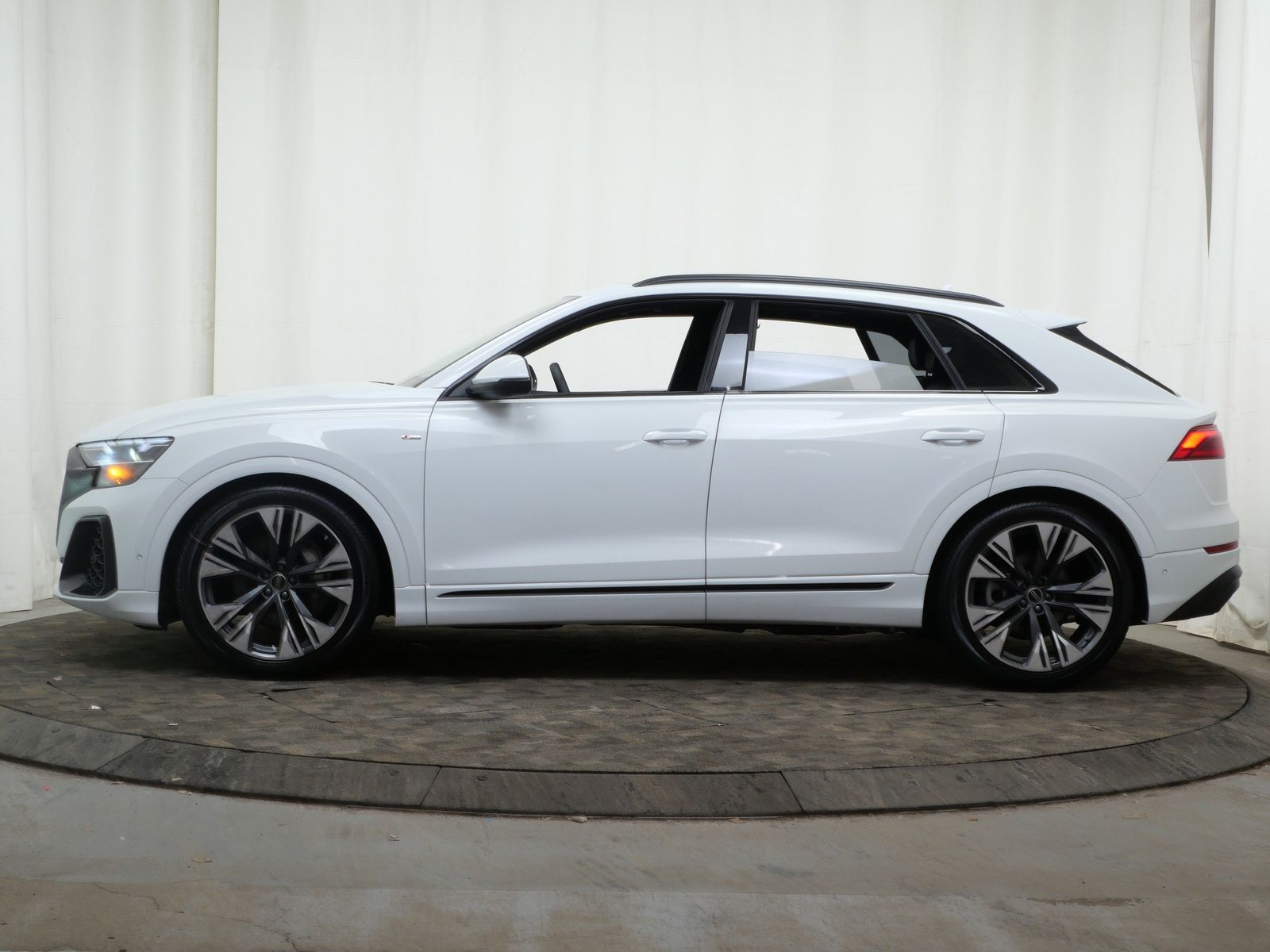 Thumbnail: 2026 Audi Q8 - 3
