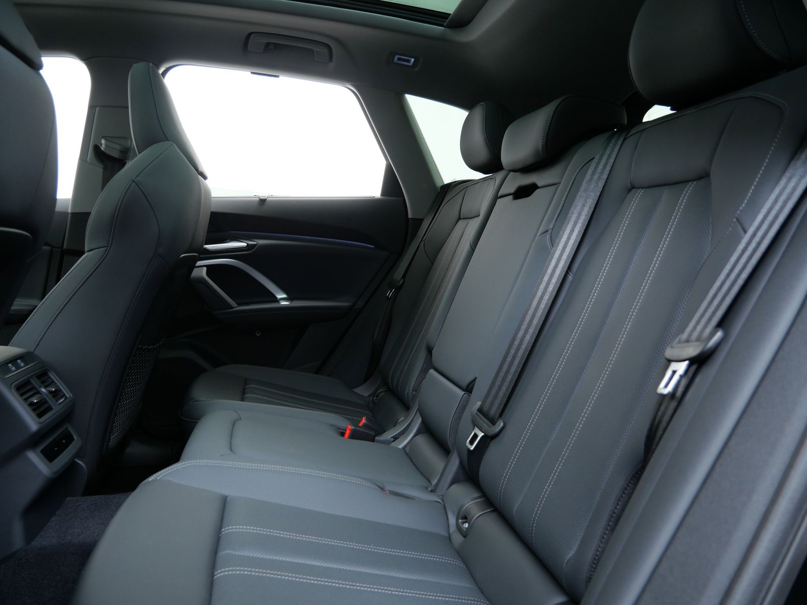 Thumbnail: 2025 Audi Q5 - 12