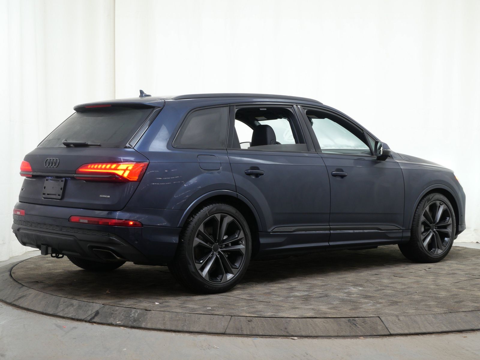Thumbnail: 2026 Audi Q7 - 6