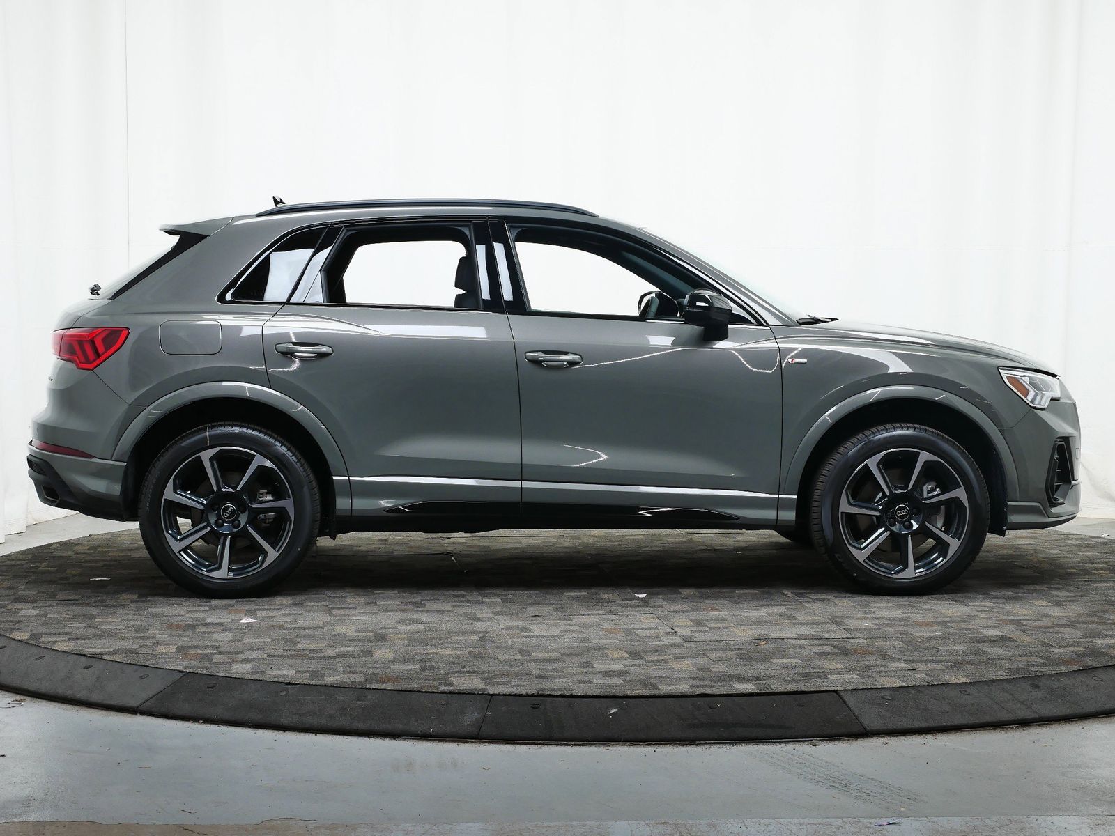 Thumbnail: 2025 Audi Q3 - 7