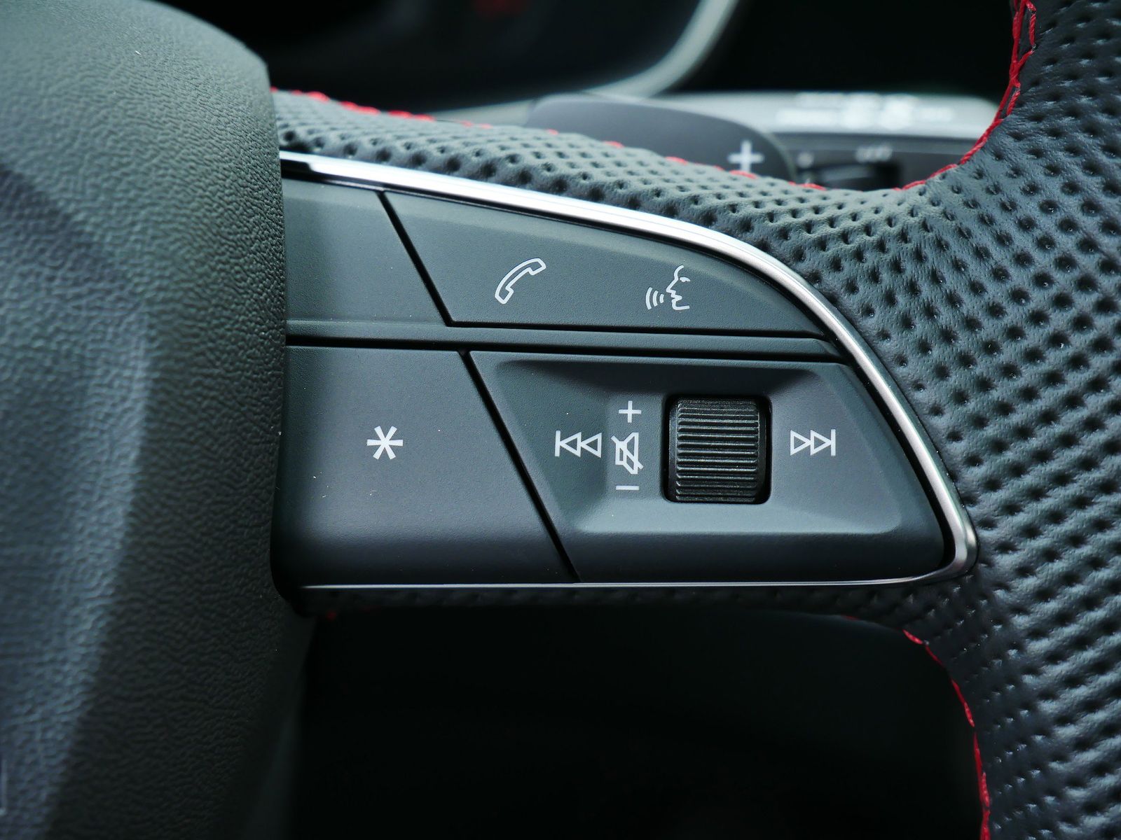 Thumbnail: 2025 Audi Q3 - 16