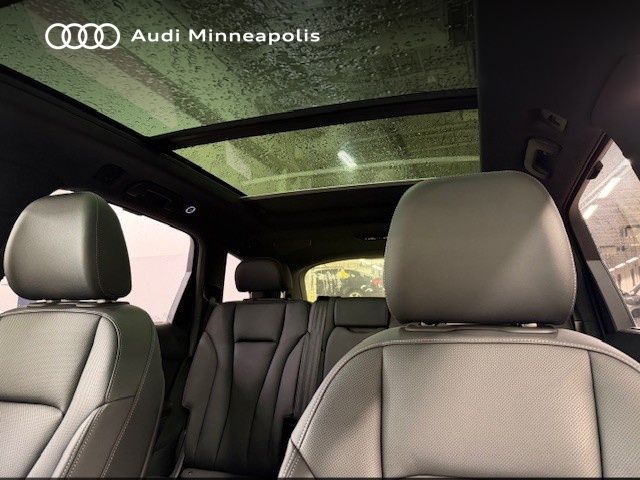 Thumbnail: 2025 Audi Q7 - 16
