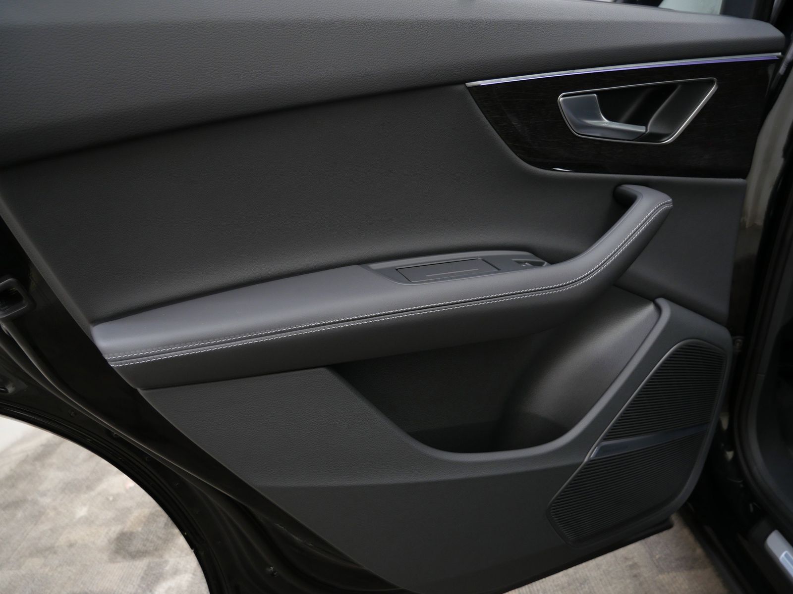 Thumbnail: 2026 Audi Q7 - 12