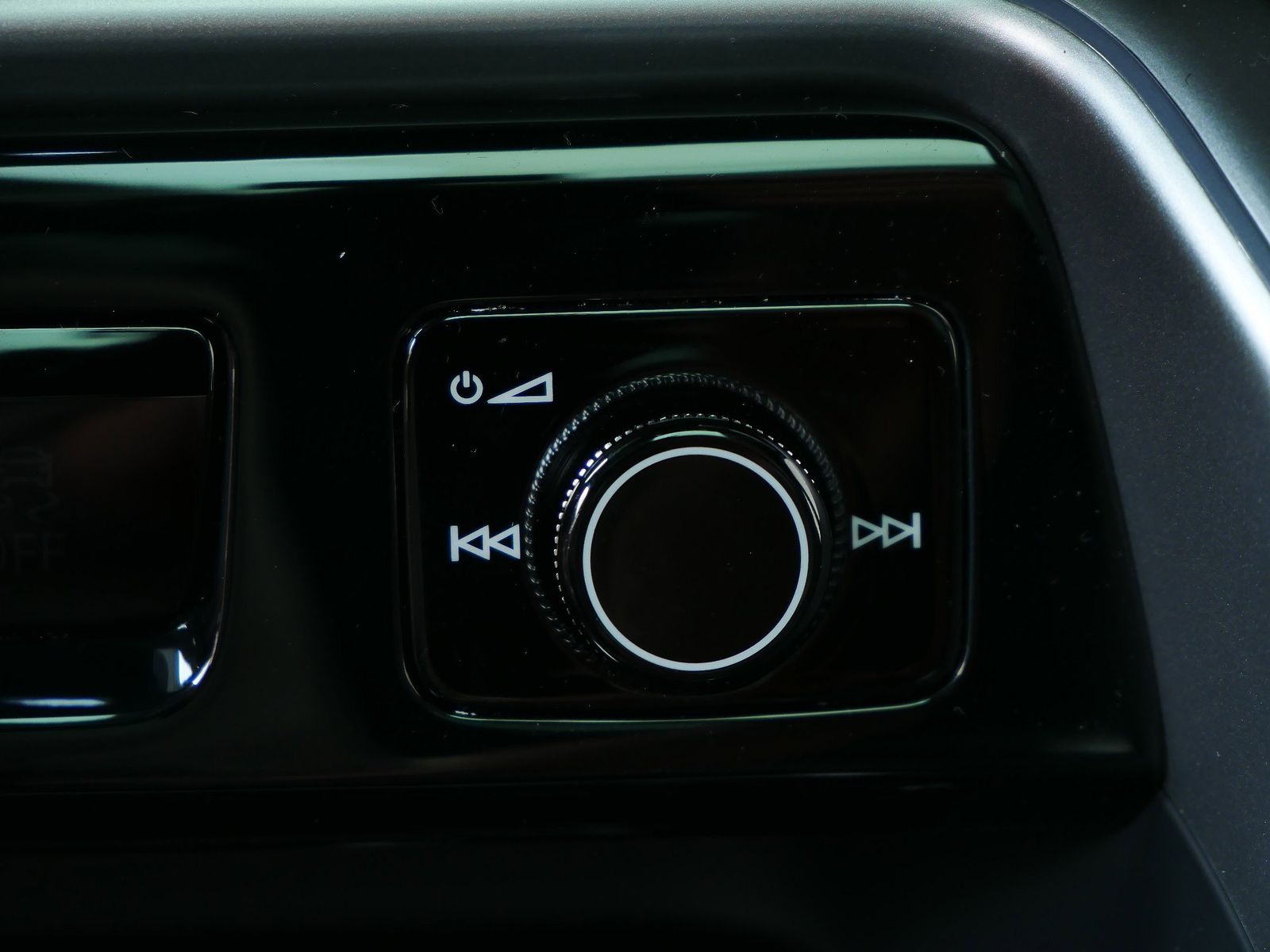 Thumbnail: 2025 Audi Q5 - 16