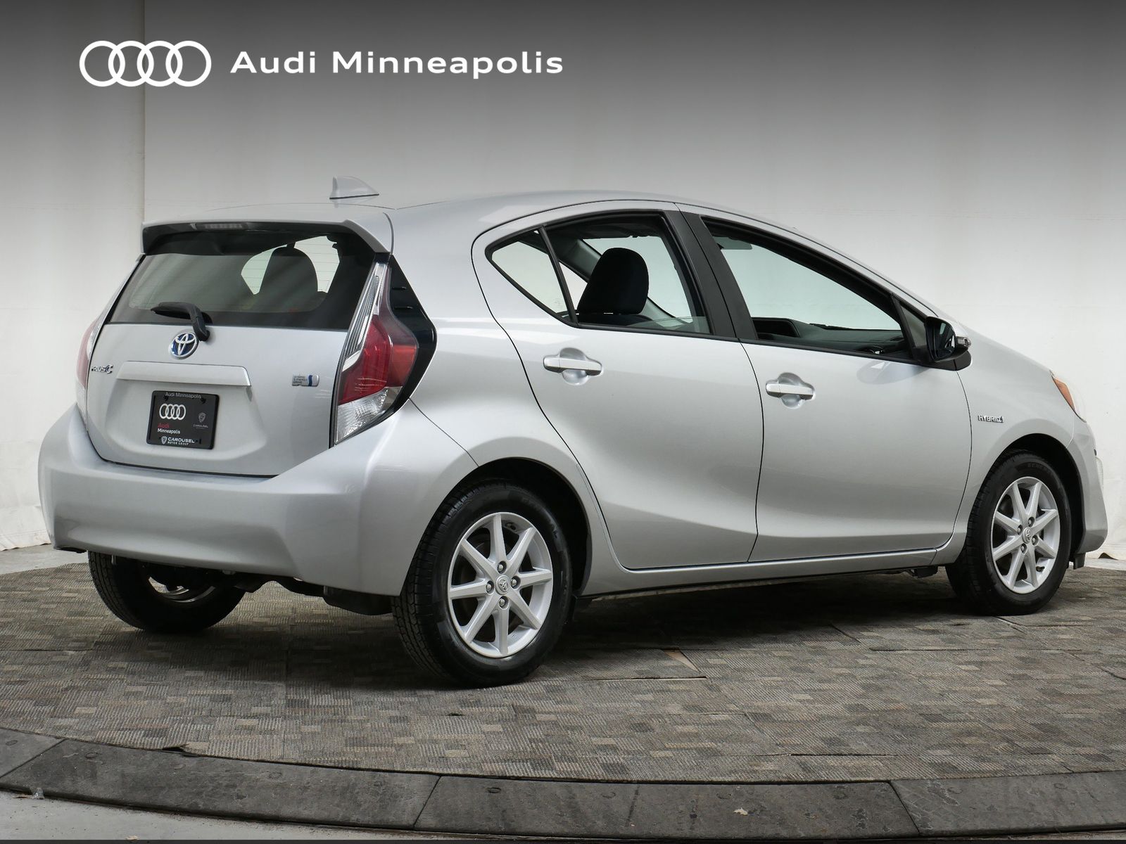 Thumbnail: 2015 Toyota Prius c - 6