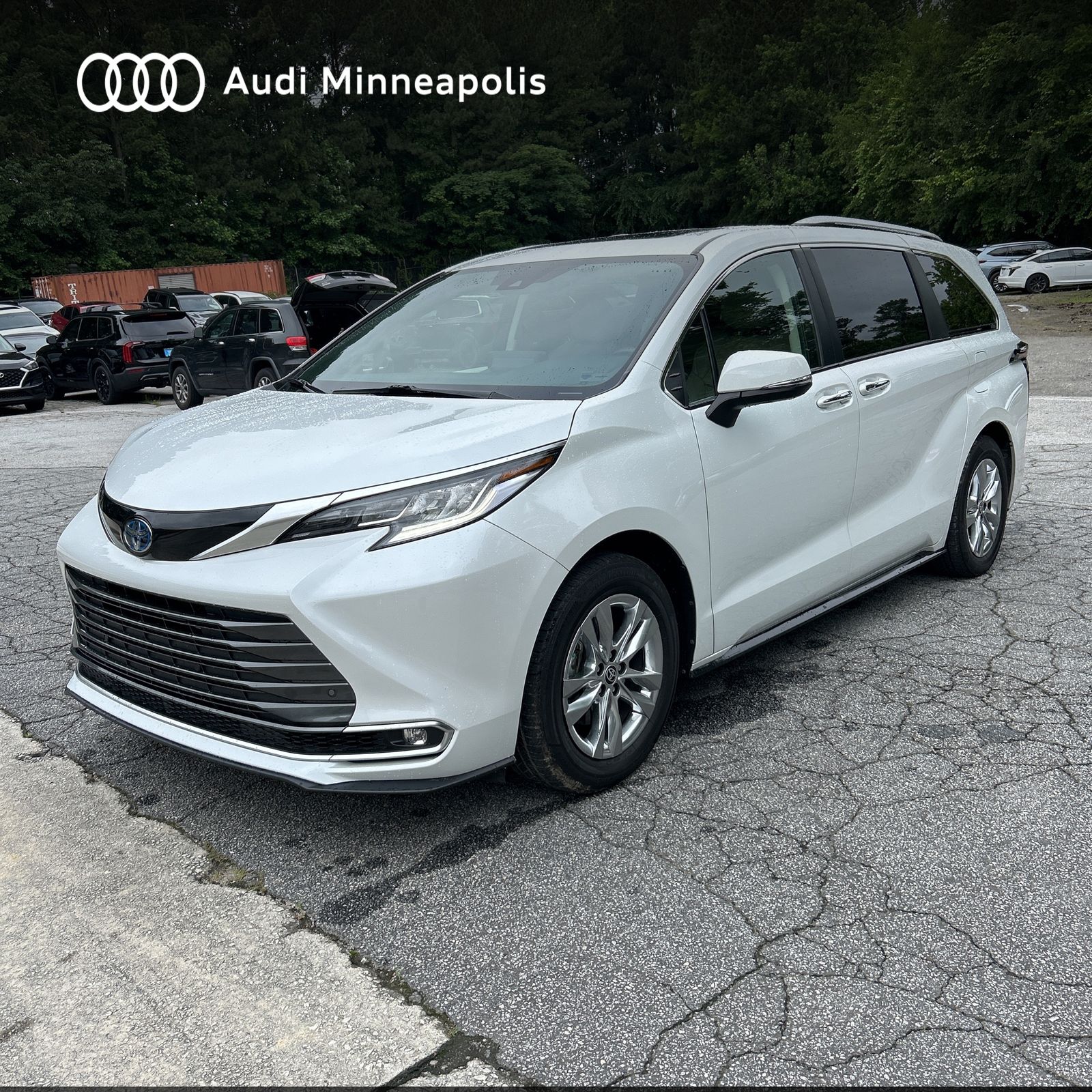 2022 Toyota Sienna Limited Hero Image