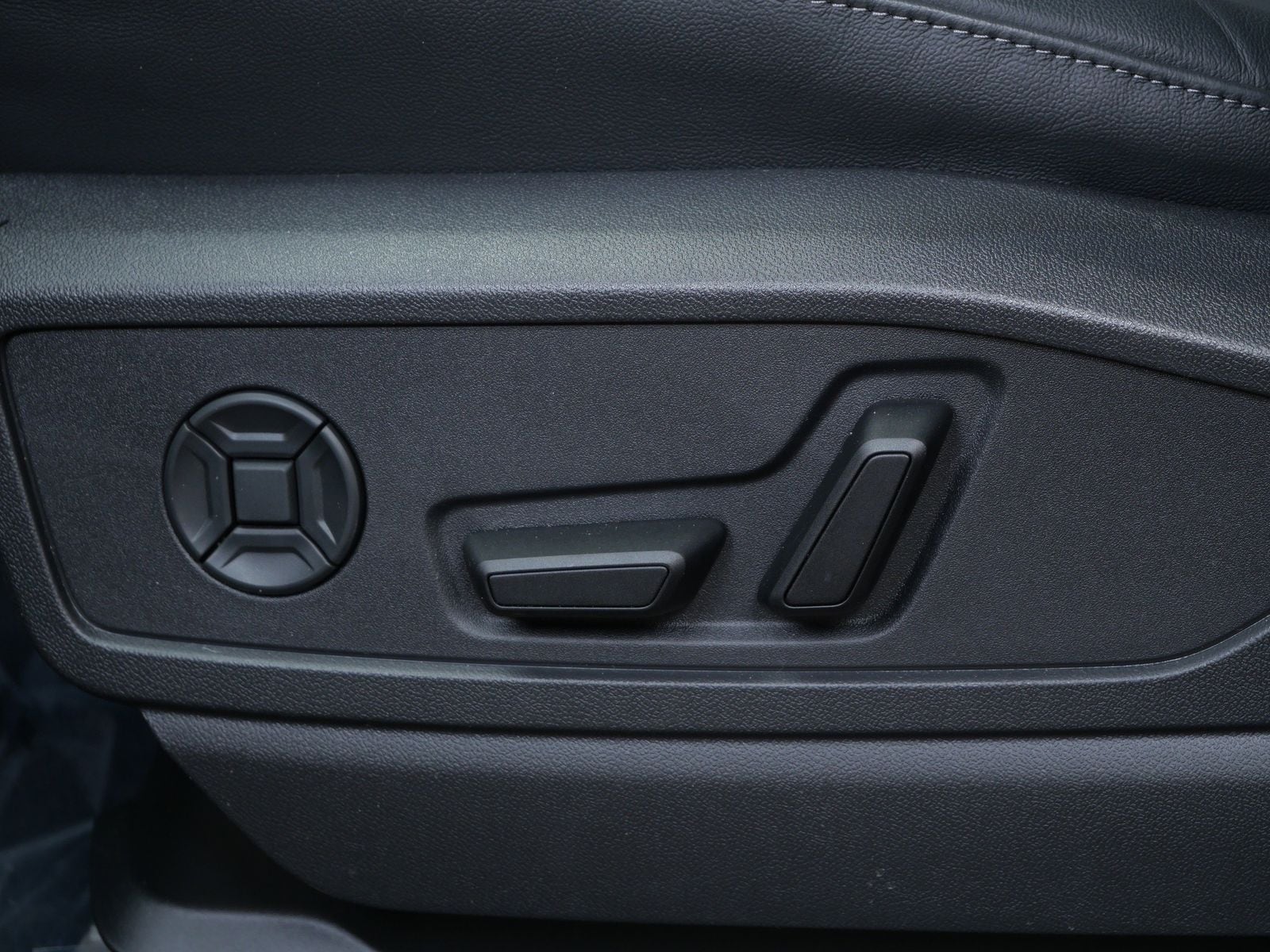 Thumbnail: 2025 Audi Q5 - 11