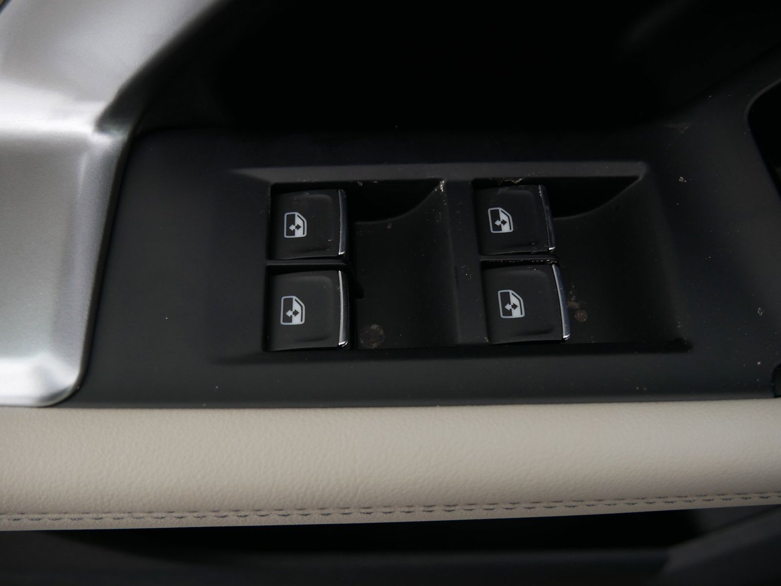 Thumbnail: 2025 Audi Q5 - 15