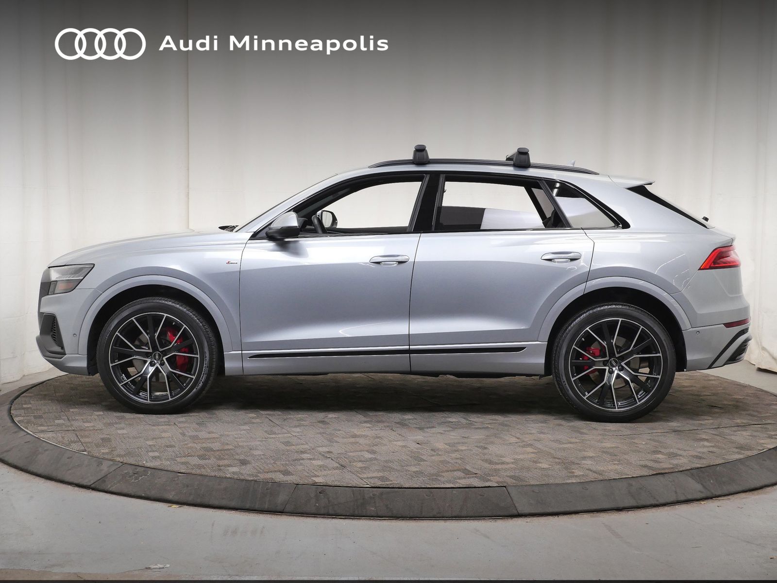 Thumbnail: 2023 Audi Q8 - 3