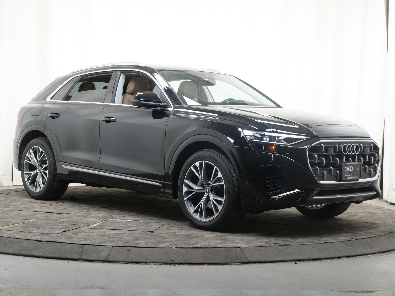 Thumbnail: 2026 Audi Q8 - 8