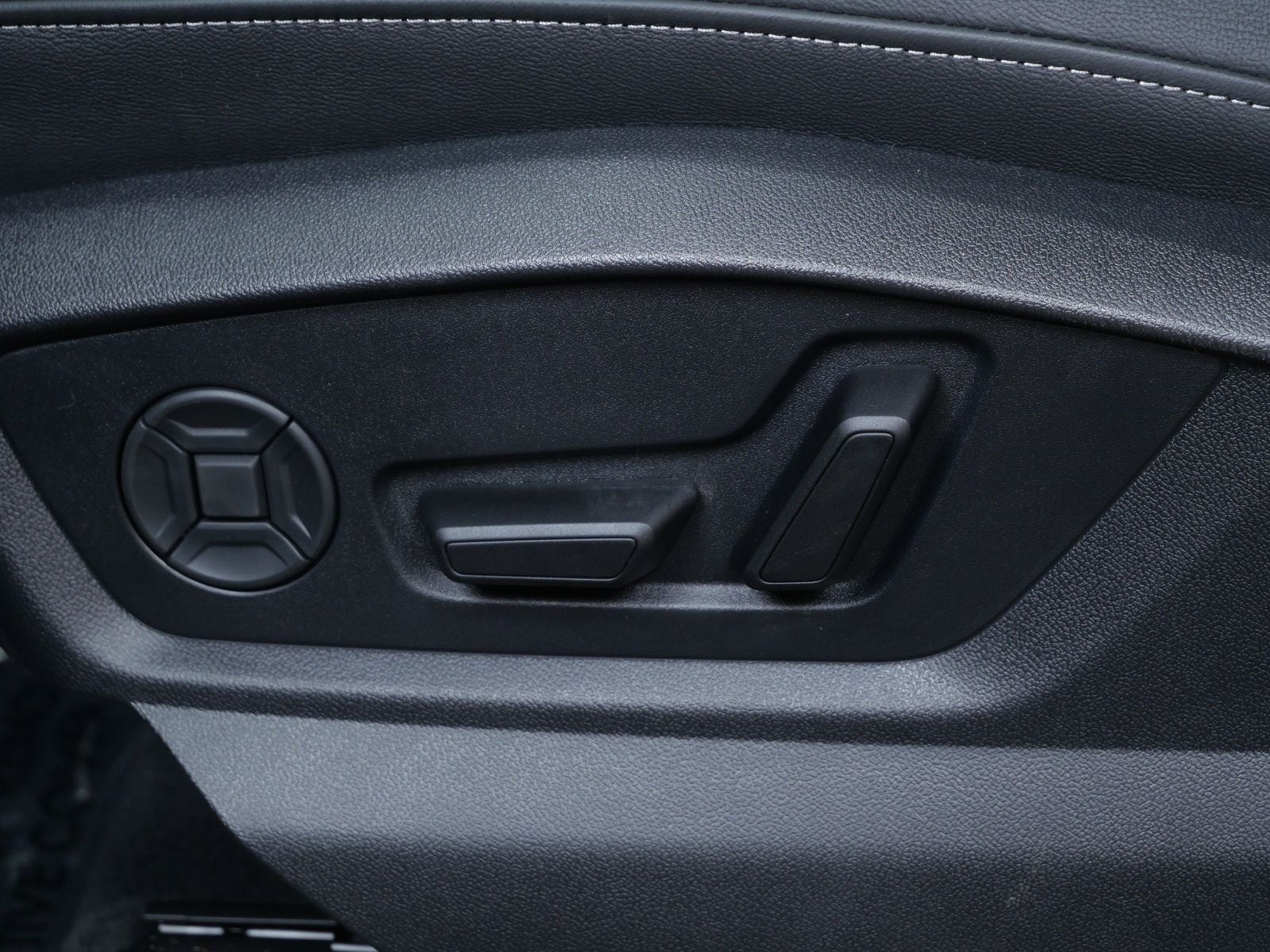 Thumbnail: 2026 Audi Q8 - 11