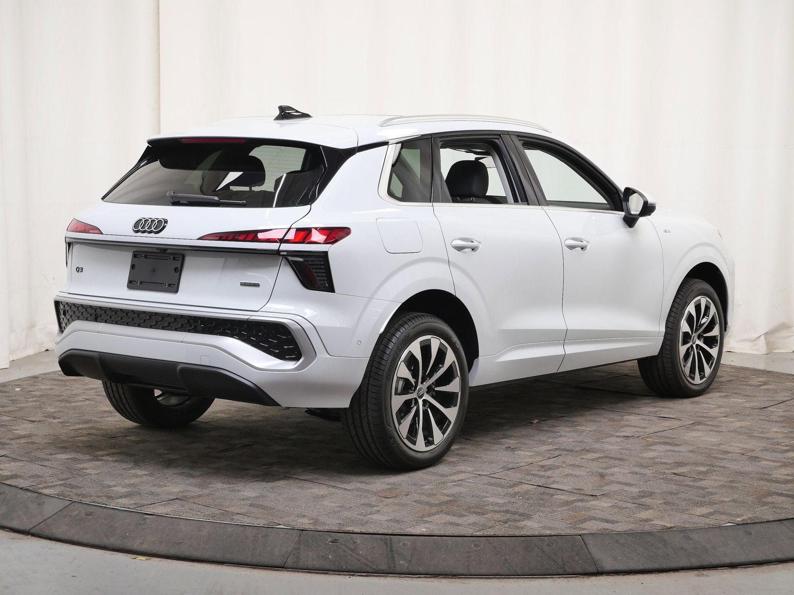 Thumbnail: 2026 Audi Q3 - 6