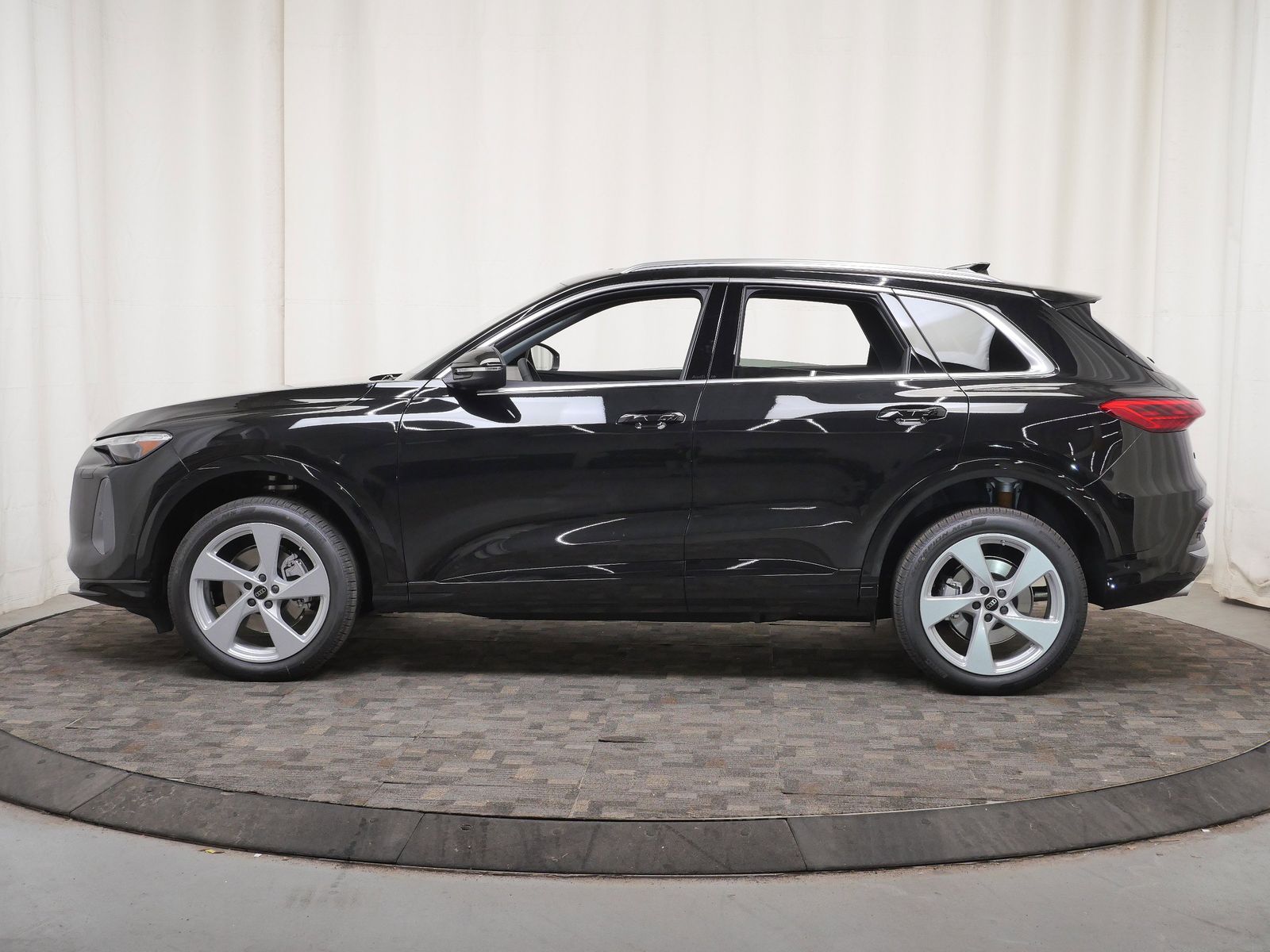 Thumbnail: 2026 Audi Q5 - 3