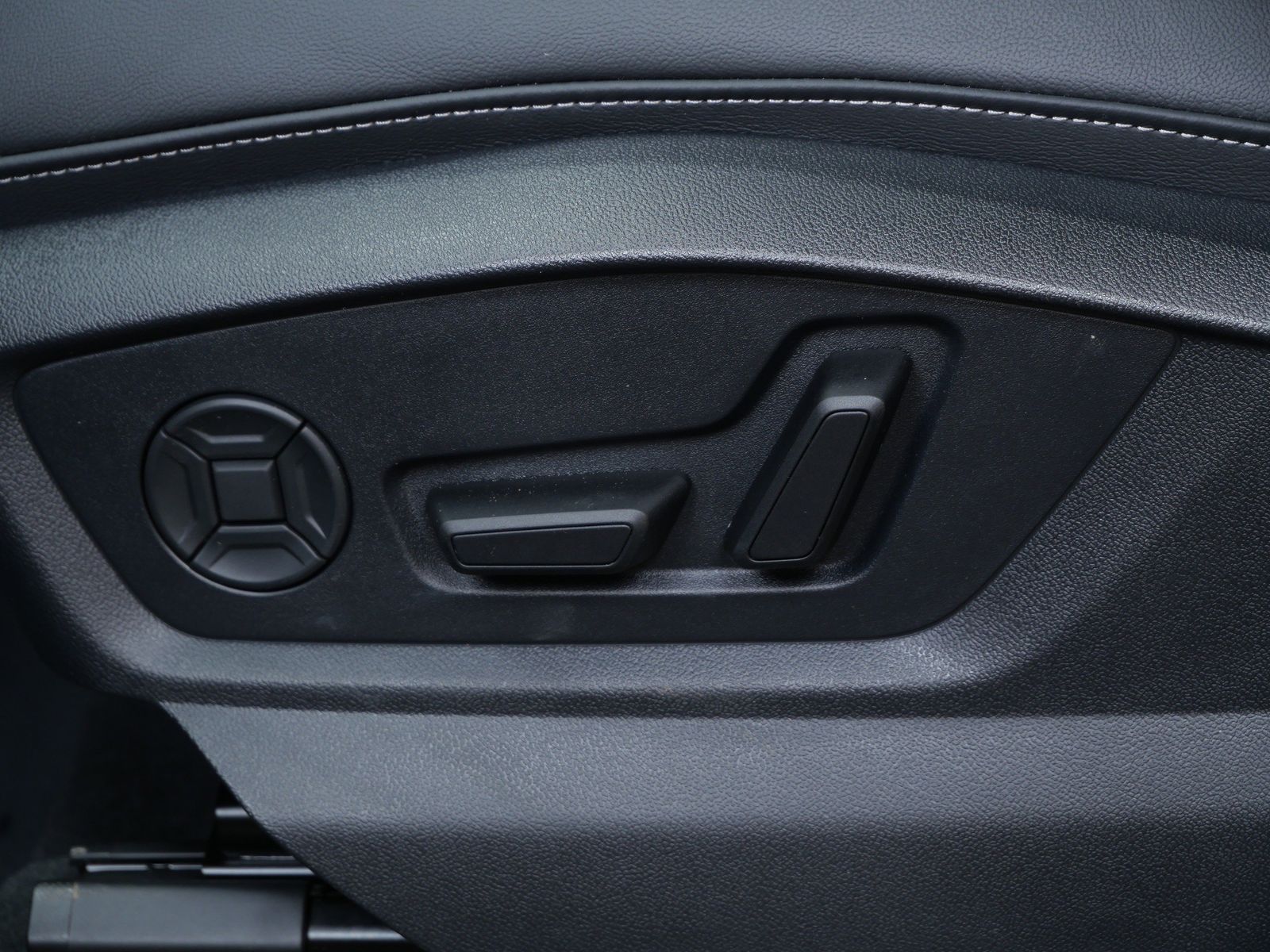 Thumbnail: 2026 Audi Q7 - 11