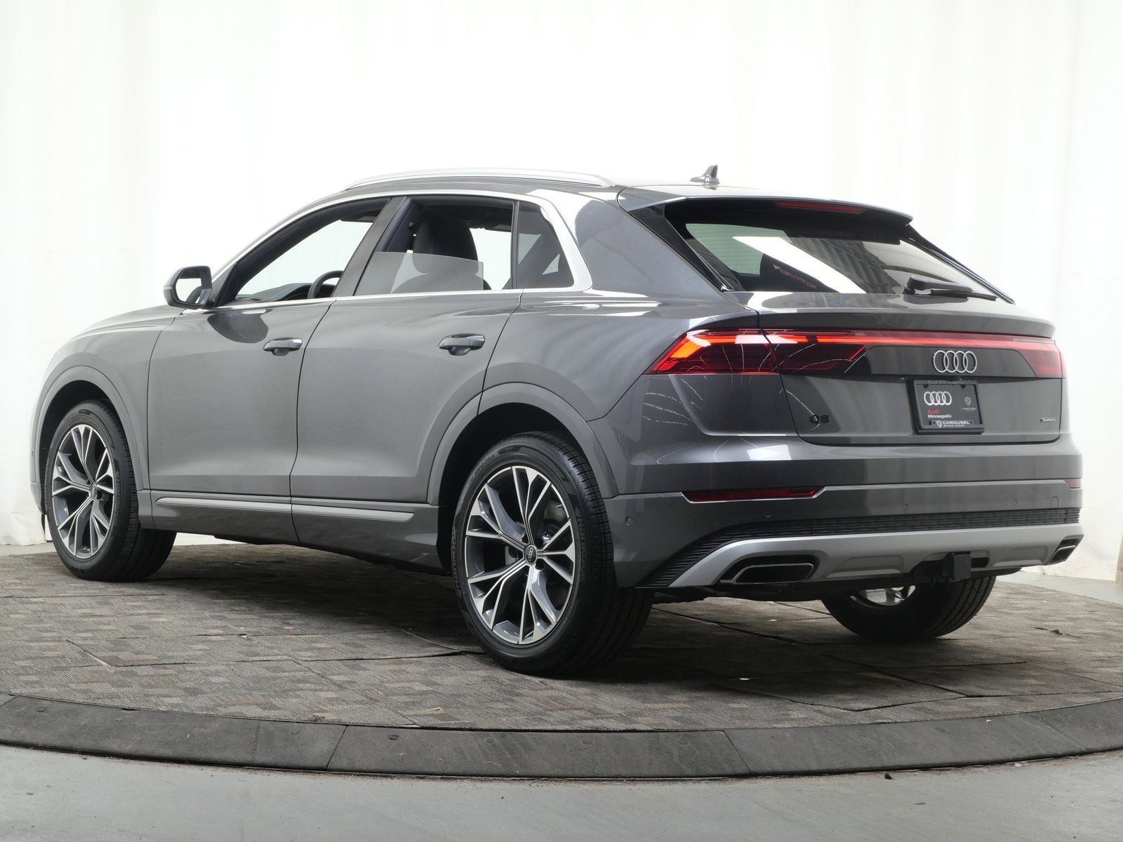 Thumbnail: 2026 Audi Q8 - 4
