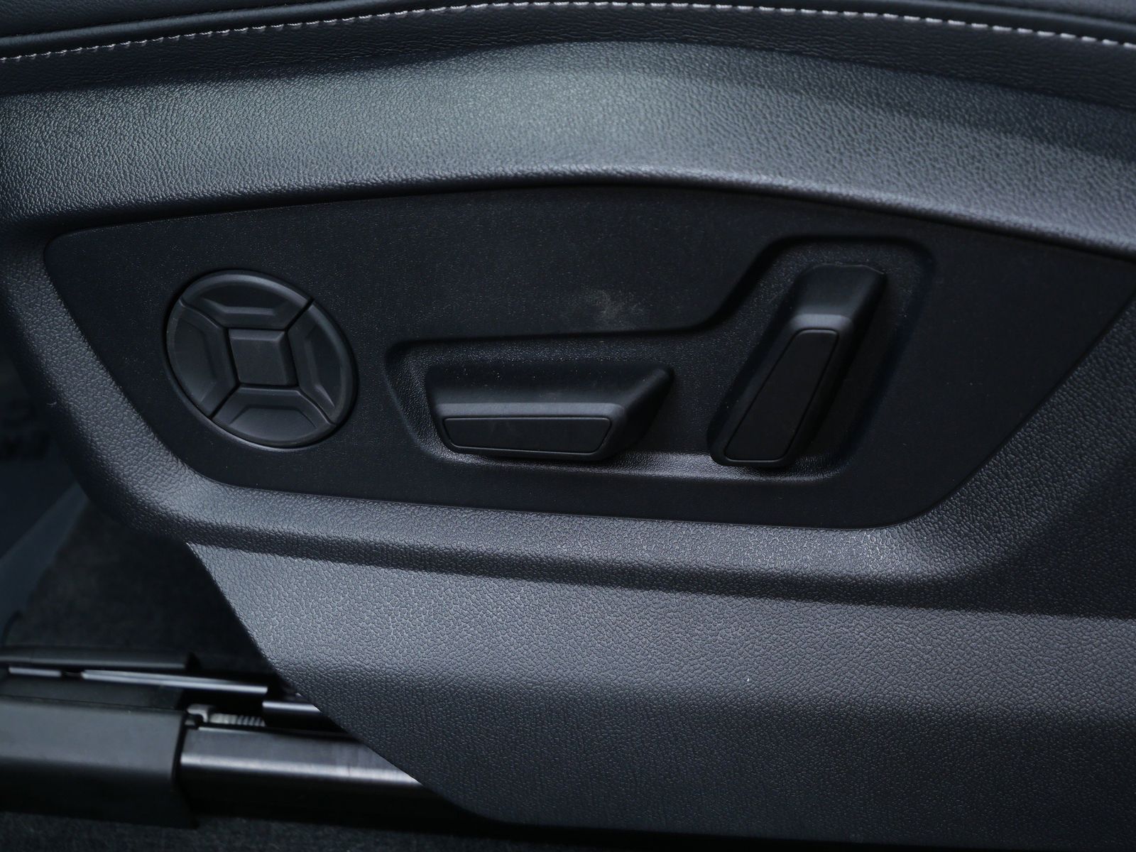 Thumbnail: 2026 Audi Q7 - 11