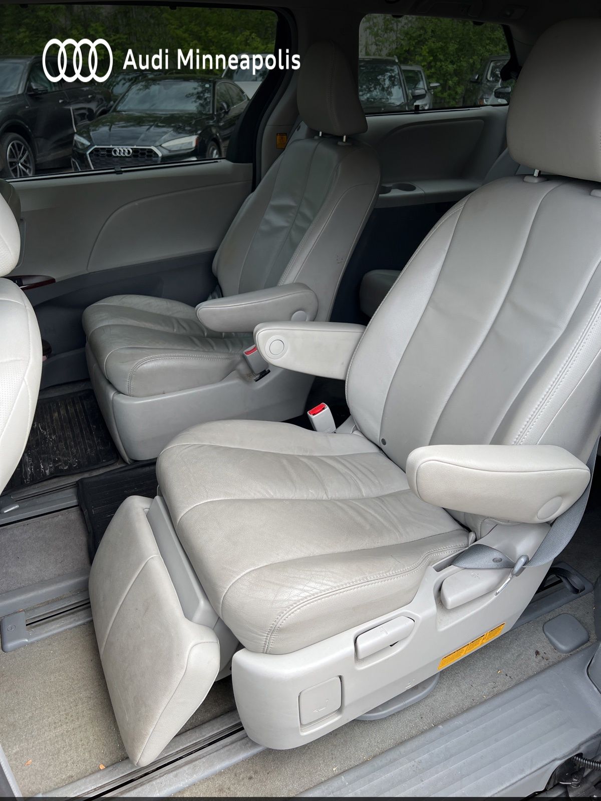 Thumbnail: 2013 Toyota Sienna - 14