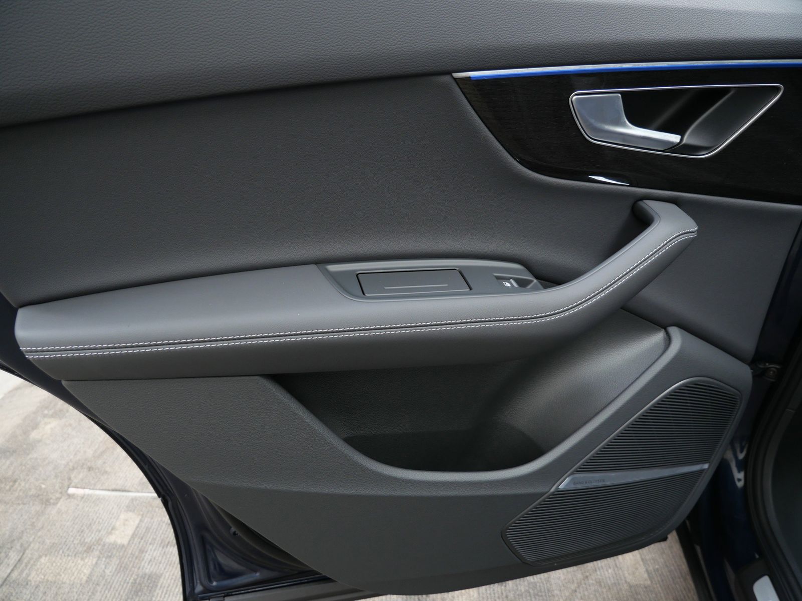 Thumbnail: 2026 Audi Q7 - 13