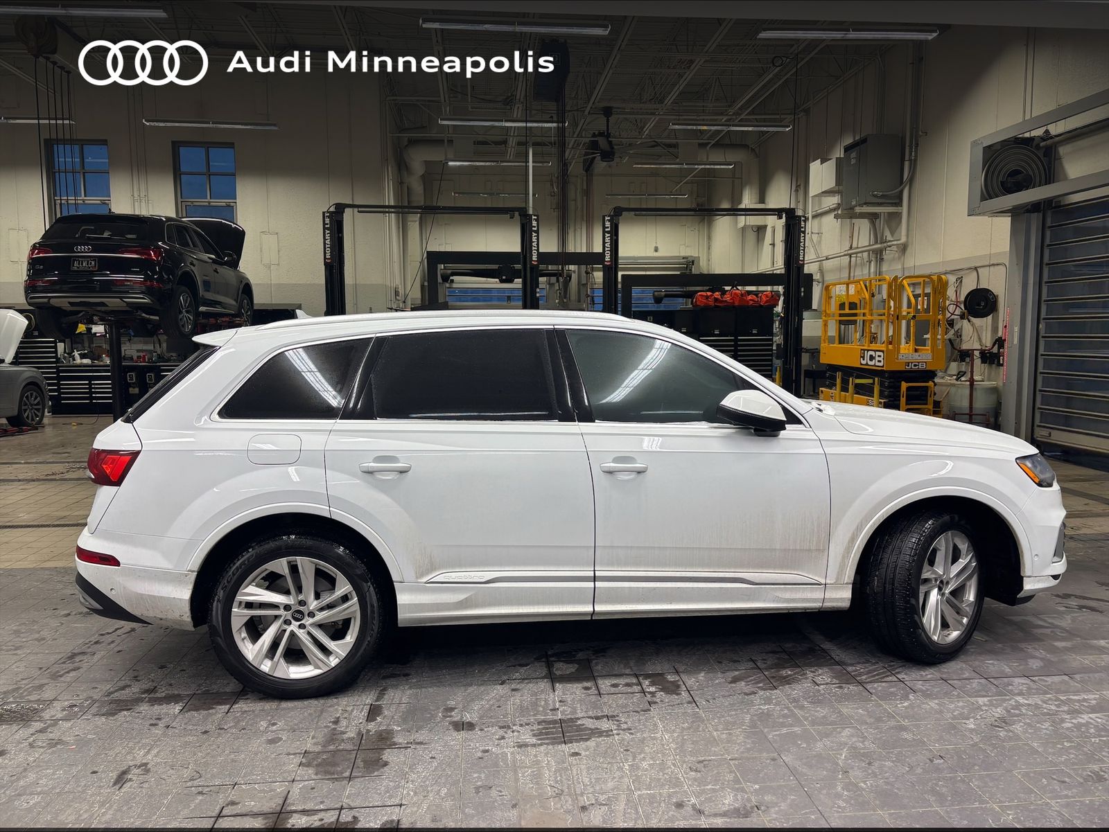 Thumbnail: 2023 Audi Q7 - 7