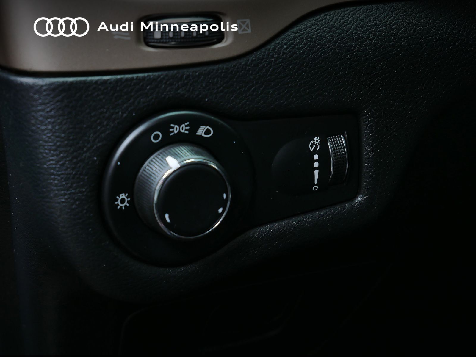 Thumbnail: 2016 Jeep Cherokee - 18