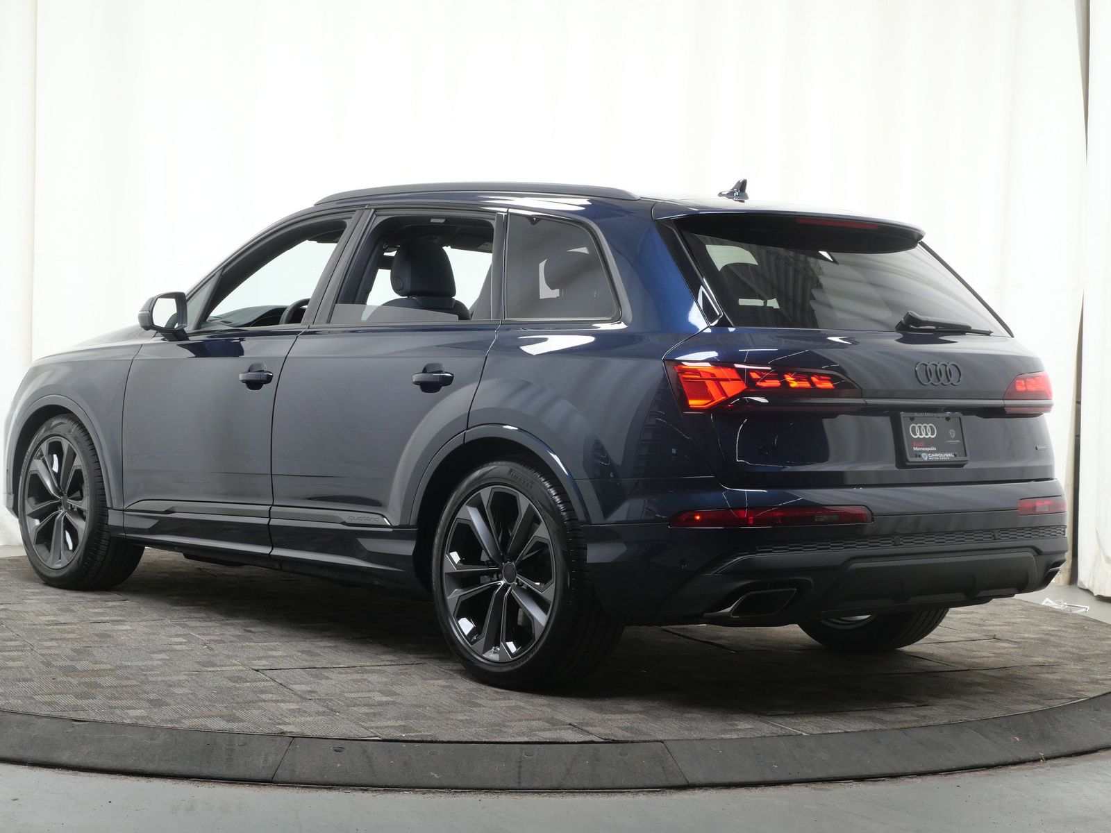 Thumbnail: 2026 Audi Q7 - 4