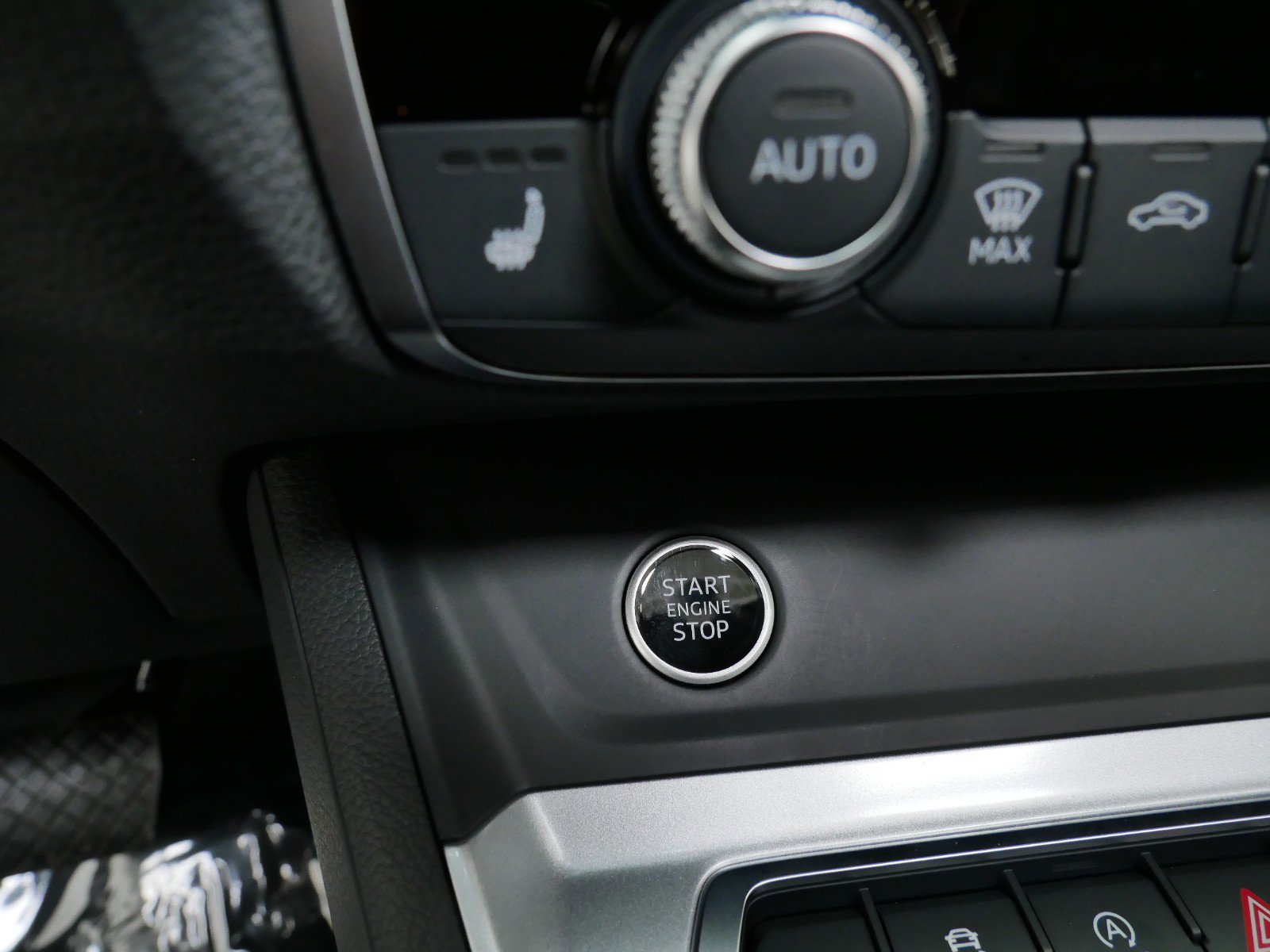 Thumbnail: 2023 Audi Q3 - 22