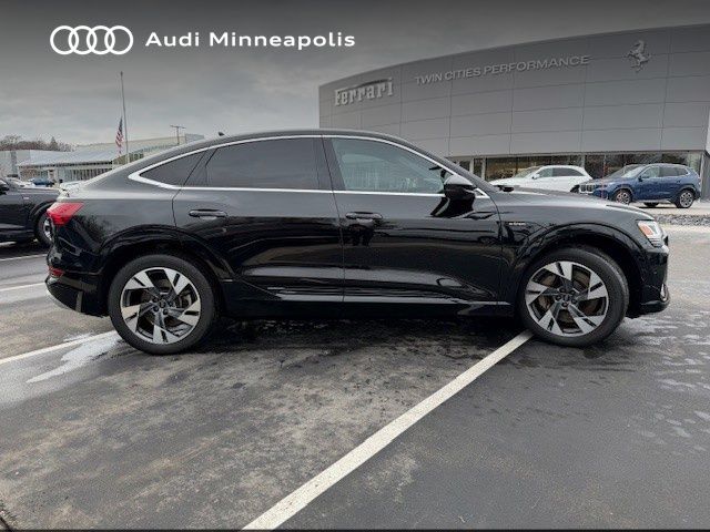 Thumbnail: 2023 Audi e-tron S - 7