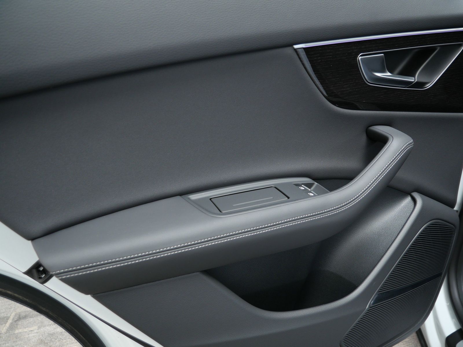 Thumbnail: 2026 Audi Q8 - 13